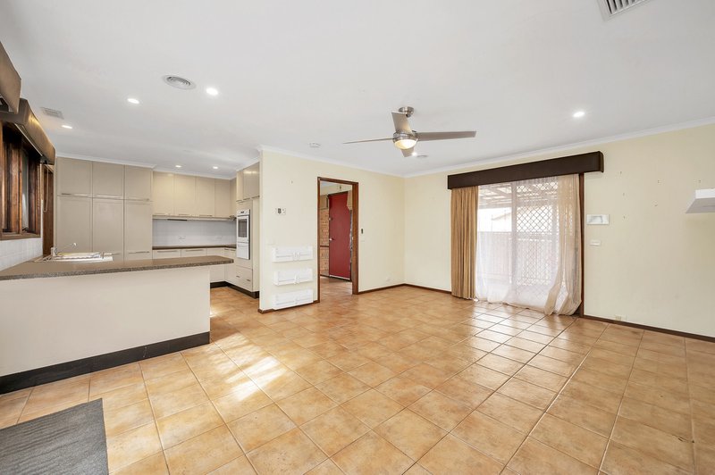 Photo - 9 Wray Place, Gowrie ACT 2904 - Image 5