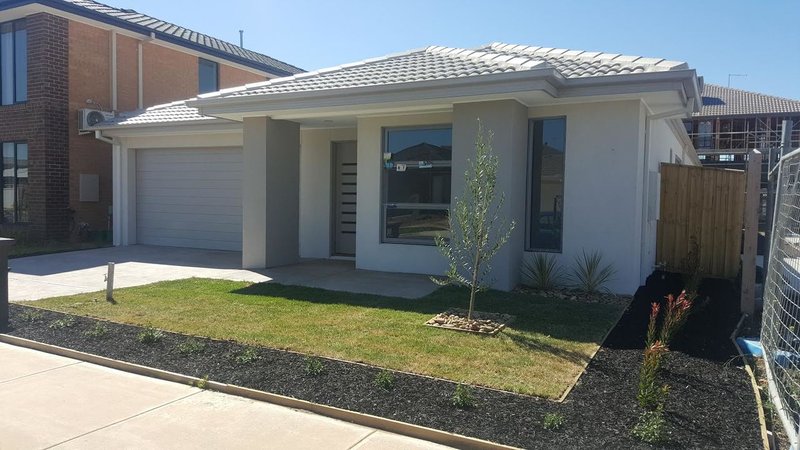 Photo - 9 Yarkon Way, Point Cook VIC 3030 - Image 3