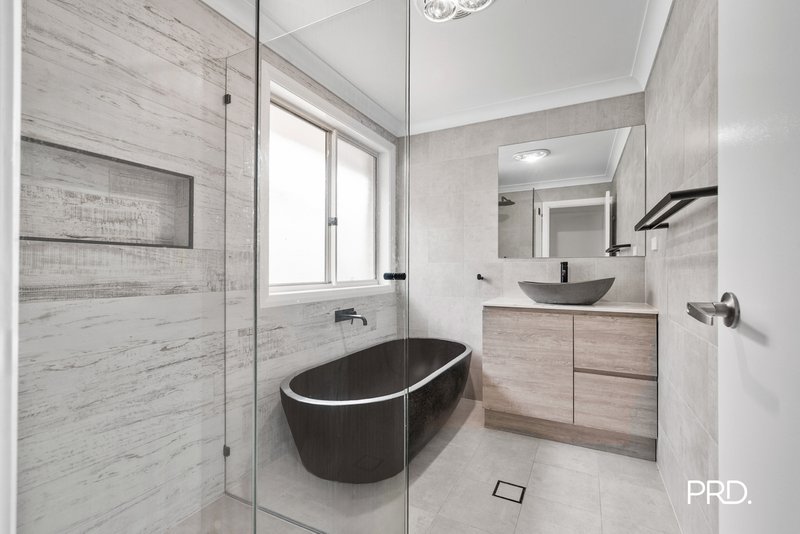 Photo - 9 Yuroka Street, Glenmore Park NSW 2745 - Image 9