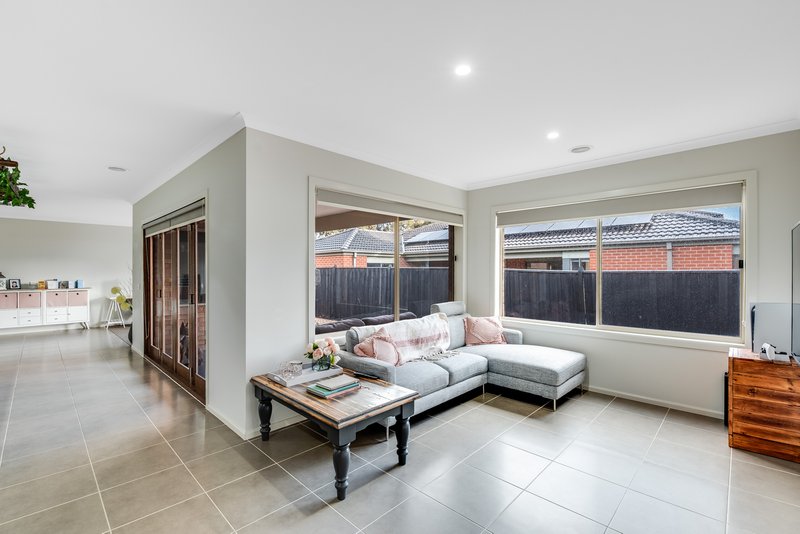 Photo - 9 Zieria Drive, South Morang VIC 3752 - Image 7