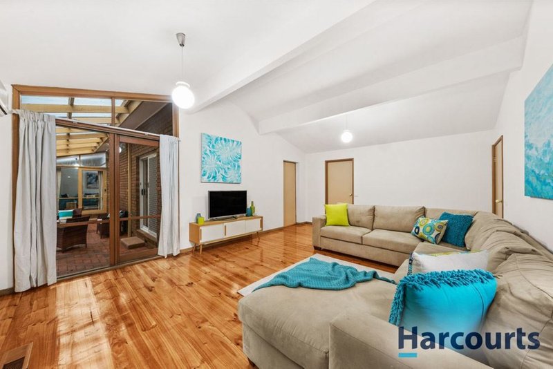 Photo - 90 Amersham Drive, Wantirna VIC 3152 - Image 4