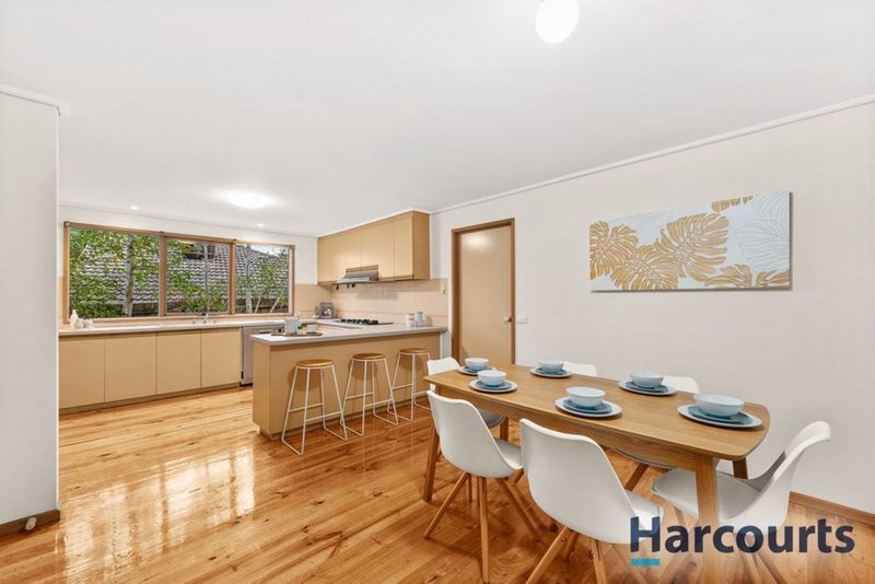 Photo - 90 Amersham Drive, Wantirna VIC 3152 - Image 5