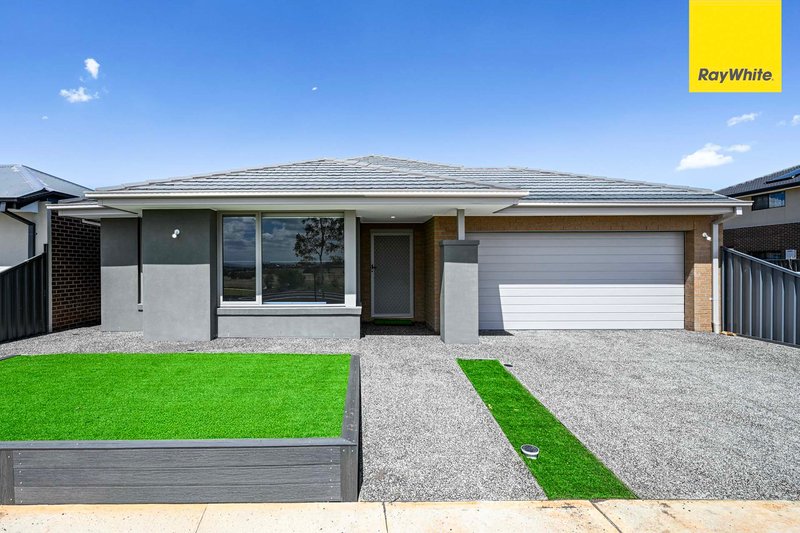 90 Basildon Crescent, Strathtulloh VIC 3338