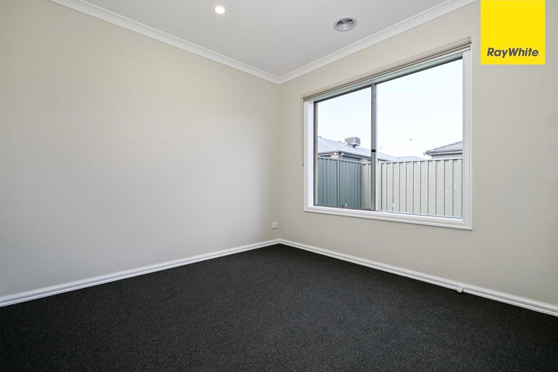 Photo - 90 Basildon Crescent, Strathtulloh VIC 3338 - Image 10