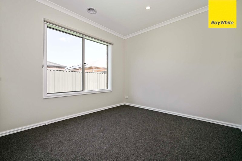 Photo - 90 Basildon Crescent, Strathtulloh VIC 3338 - Image 11