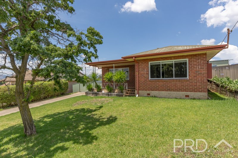 Photo - 90 Broughton Street, Tumut NSW 2720 - Image 2