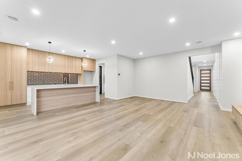 Photo - 90 Carora Circuit, Clyde North VIC 3978 - Image 11