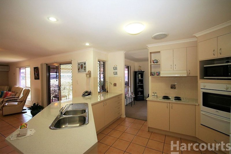 Photo - 90 Carpenter Way, Sandstone Point QLD 4511 - Image 2