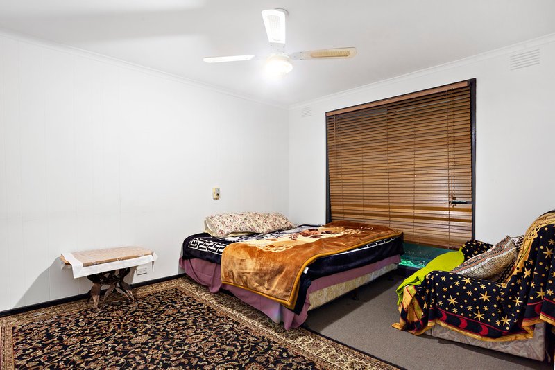 Photo - 90 Casey Drive, Lalor VIC 3075 - Image 6