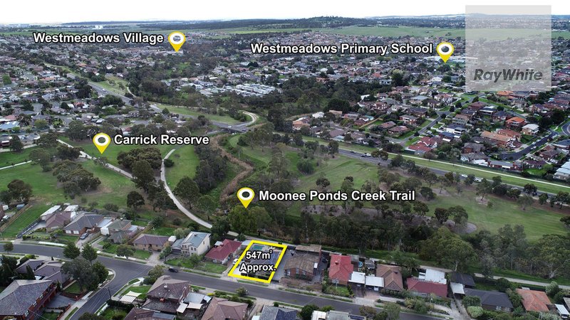 Photo - 90 Clarke Drive, Gladstone Park VIC 3043 - Image 5