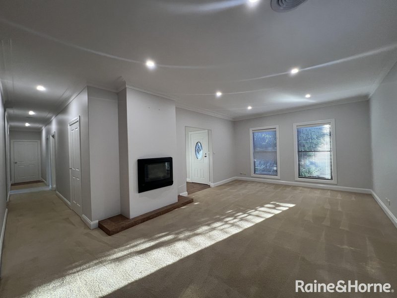 Photo - 90 Edward Street, Orange NSW 2800 - Image 3