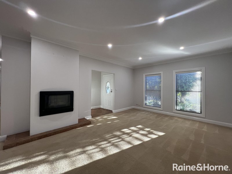 Photo - 90 Edward Street, Orange NSW 2800 - Image 4