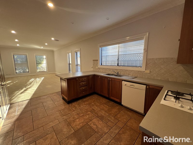 Photo - 90 Edward Street, Orange NSW 2800 - Image 7