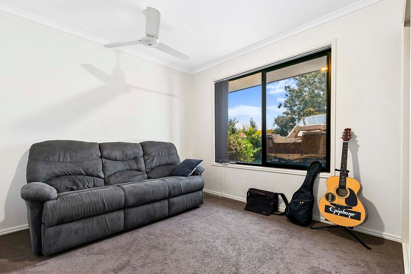 Photo - 90 Endeavour Way, Eli Waters QLD 4655 - Image 5