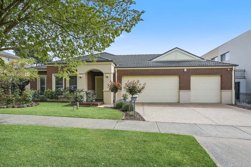 Photo - 90 Fairholme Boulevard, Berwick VIC 3806 - Image 1