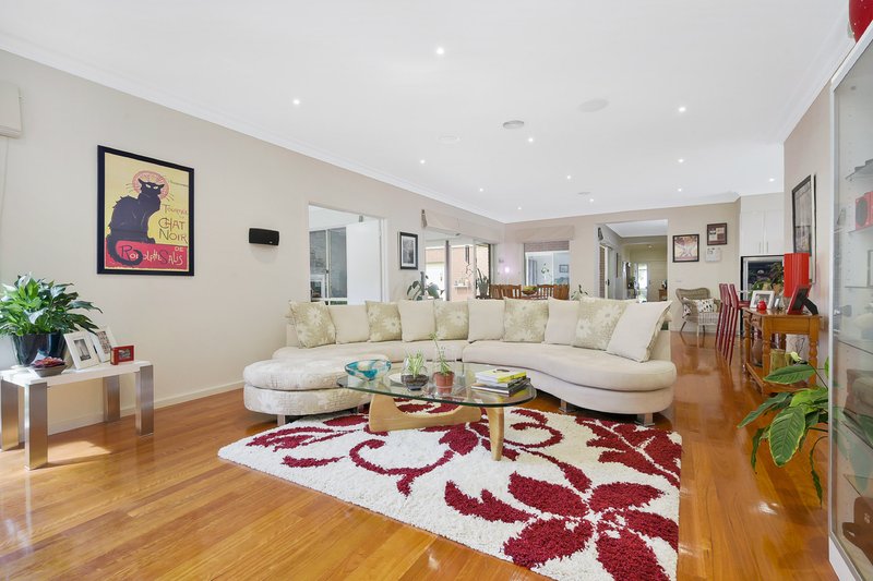 Photo - 90 Fairholme Boulevard, Berwick VIC 3806 - Image 3