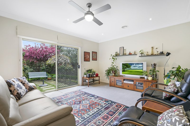 Photo - 90 Fairholme Boulevard, Berwick VIC 3806 - Image 6