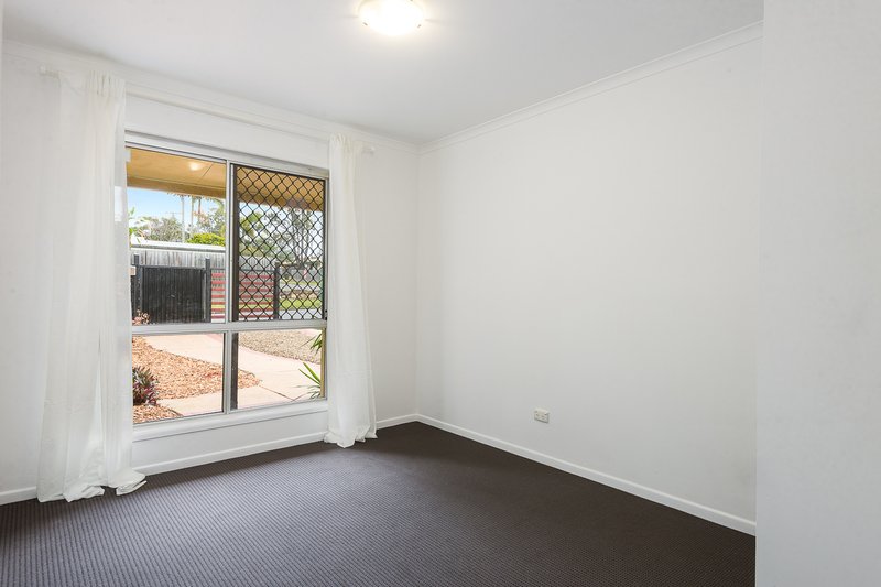 Photo - 90 Flinders Crescent, Boronia Heights QLD 4124 - Image 7