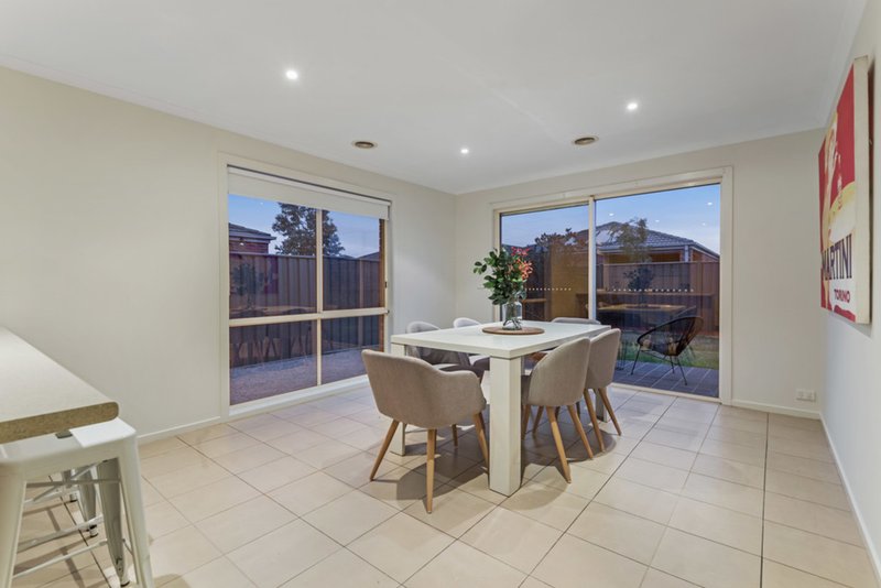 Photo - 90 Hatchlands Drive, Deer Park VIC 3023 - Image 4