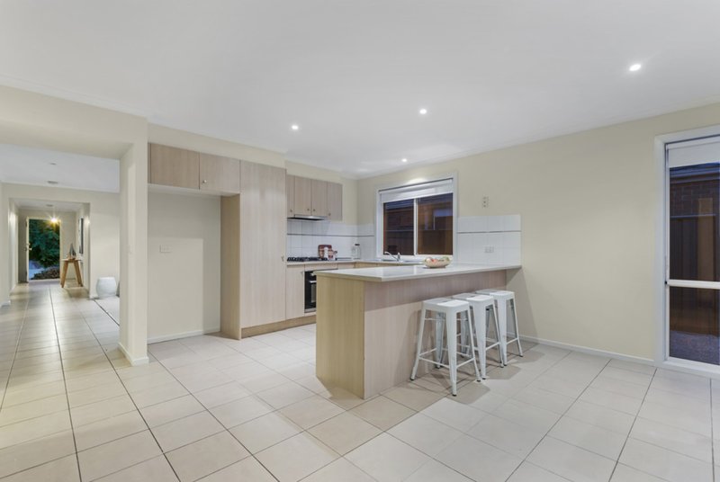 Photo - 90 Hatchlands Drive, Deer Park VIC 3023 - Image 5