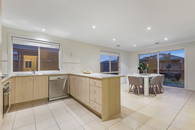 Photo - 90 Hatchlands Drive, Deer Park VIC 3023 - Image 6