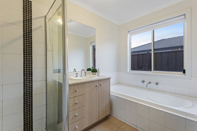 Photo - 90 Hatchlands Drive, Deer Park VIC 3023 - Image 12