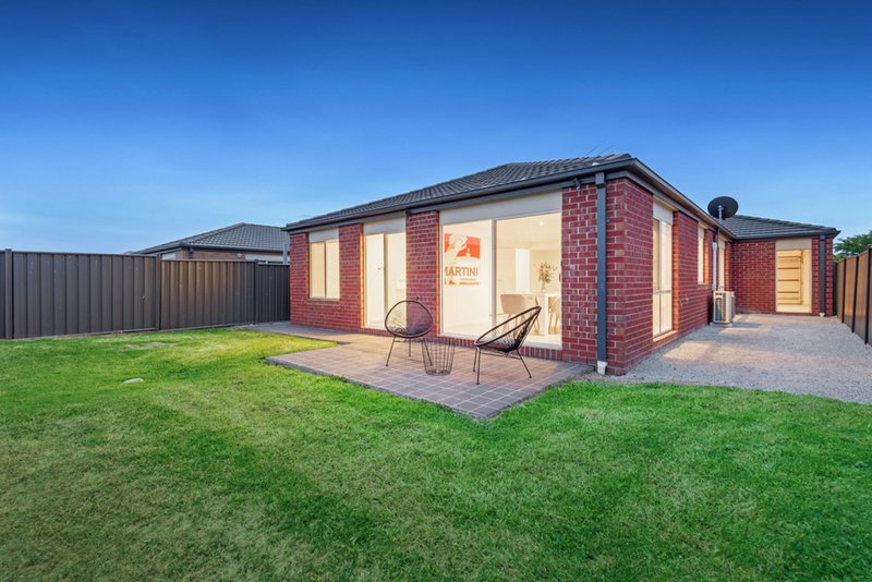 Photo - 90 Hatchlands Drive, Deer Park VIC 3023 - Image 13