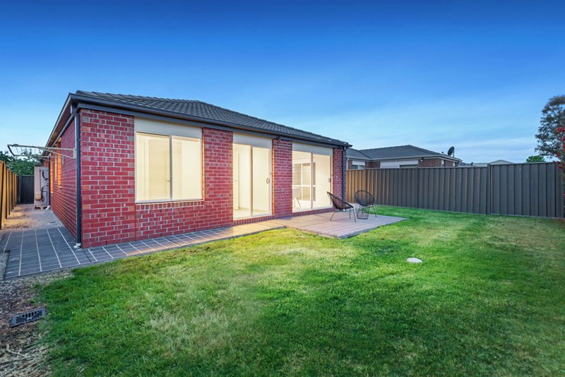 Photo - 90 Hatchlands Drive, Deer Park VIC 3023 - Image 14