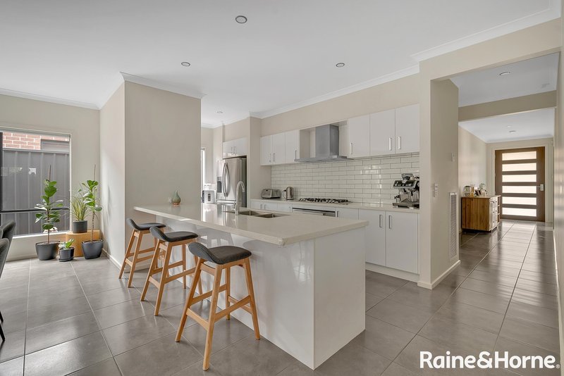 Photo - 90 Hawking Crescent, Fraser Rise VIC 3336 - Image 4