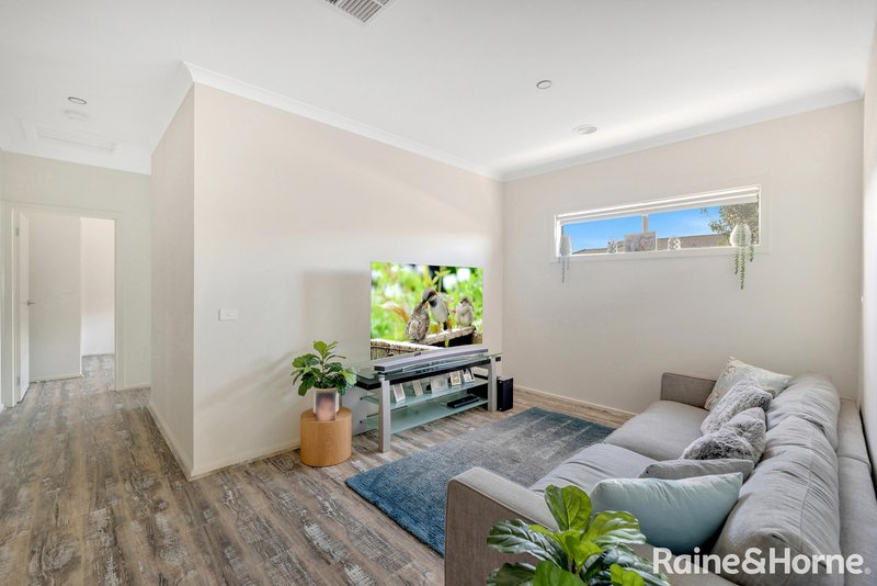 Photo - 90 Hawking Crescent, Fraser Rise VIC 3336 - Image 8