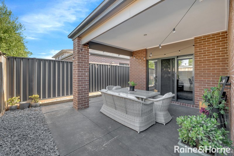 Photo - 90 Hawking Crescent, Fraser Rise VIC 3336 - Image 21