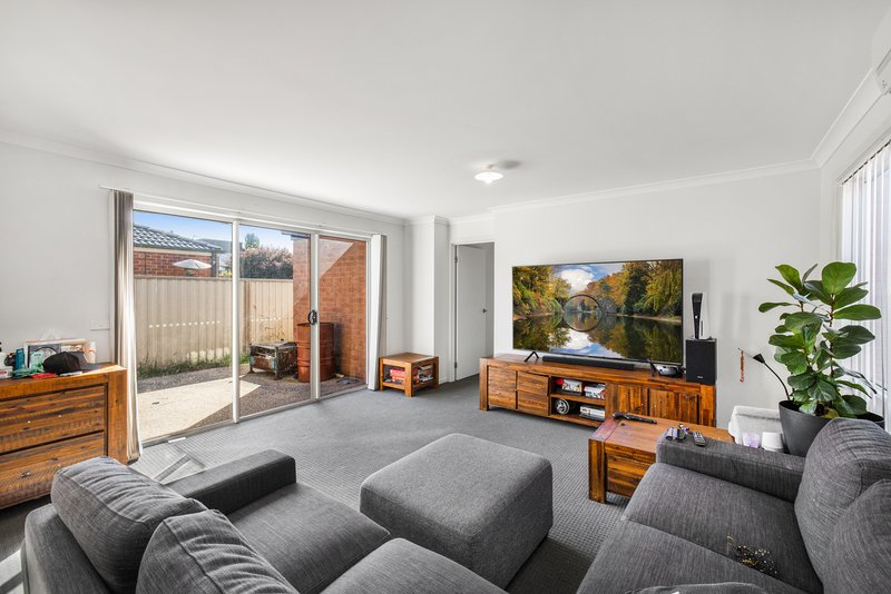 Photo - 90 Henry Road, Pakenham VIC 3810 - Image 5