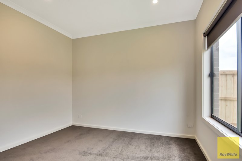 Photo - 90 Horsley Street, Thornhill Park VIC 3335 - Image 3