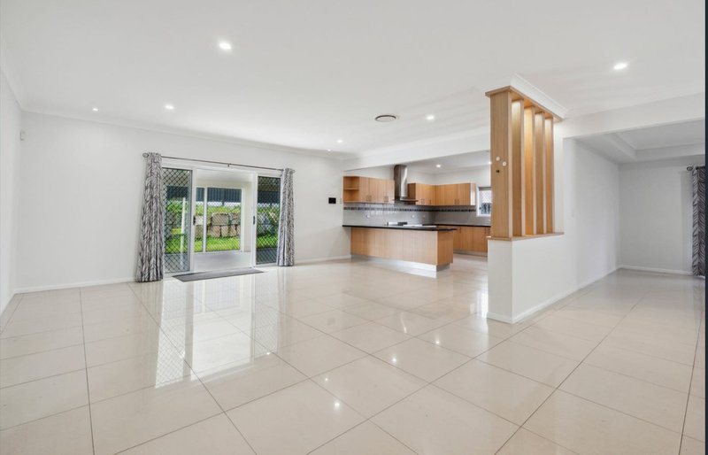 Photo - 90 John Markwell Parade, Daisy Hill QLD 4127 - Image 4
