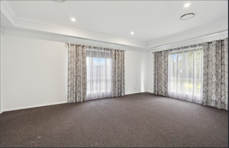 Photo - 90 John Markwell Parade, Daisy Hill QLD 4127 - Image 5