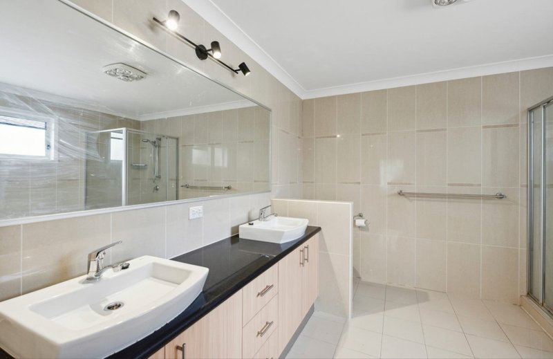 Photo - 90 John Markwell Parade, Daisy Hill QLD 4127 - Image 7