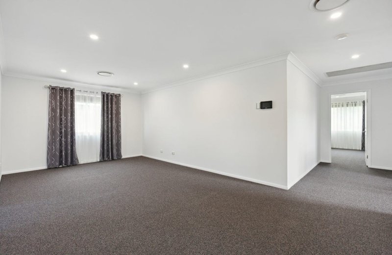 Photo - 90 John Markwell Parade, Daisy Hill QLD 4127 - Image 9