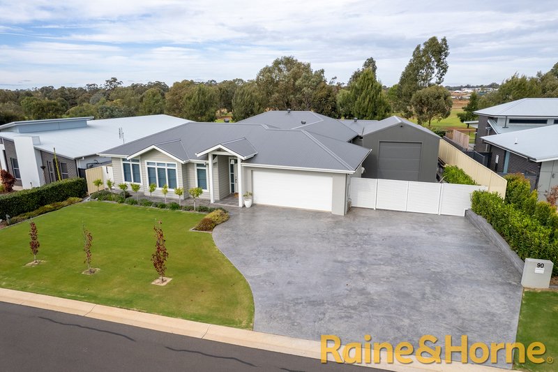 90 Lakeside Circuit, Dubbo NSW 2830