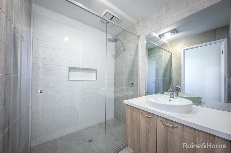 Photo - 90 Lollipop Crescent, Sunbury VIC 3429 - Image 9