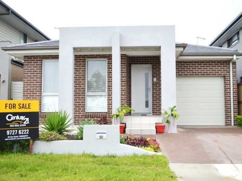 90 Maddecks Ave , Moorebank NSW 2170