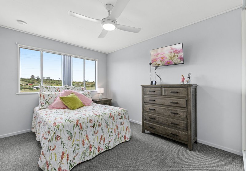 Photo - 90 Newby Street, Rosenthal Heights QLD 4370 - Image 7