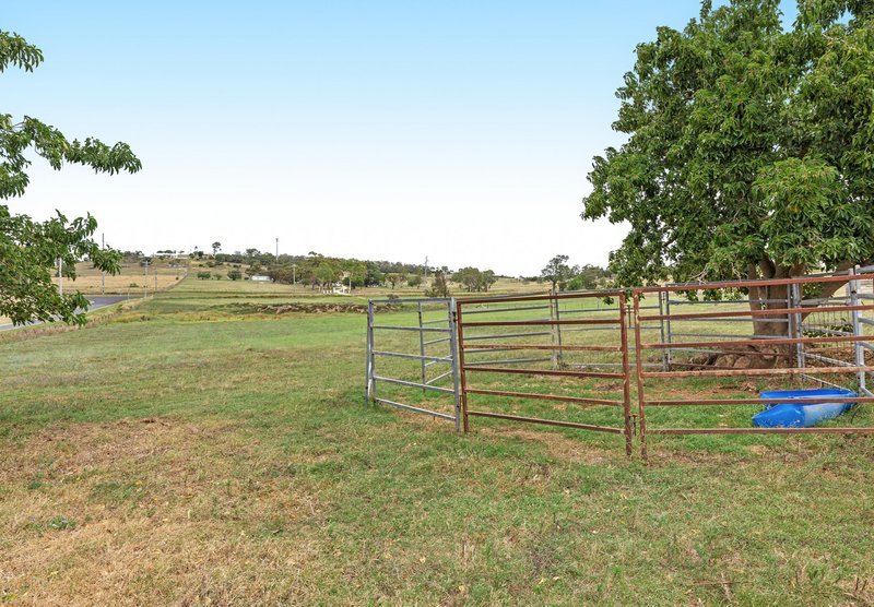 Photo - 90 Newby Street, Rosenthal Heights QLD 4370 - Image 22