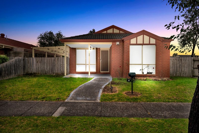 90 Oaktree Drive, Hampton Park VIC 3976