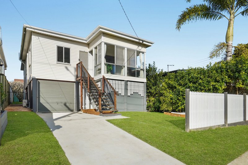 Photo - 90 Oxley Avenue, Woody Point QLD 4019 - Image 2