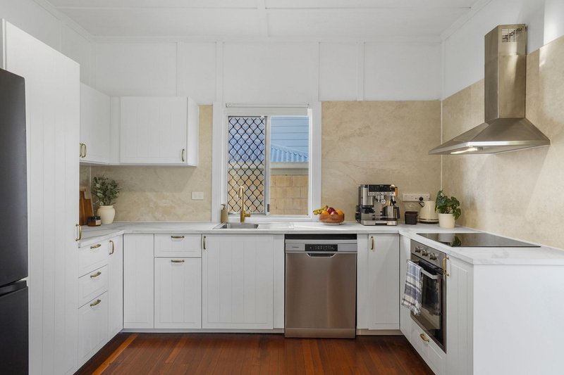 Photo - 90 Oxley Avenue, Woody Point QLD 4019 - Image 4
