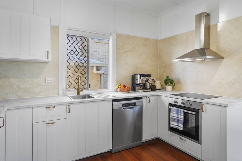Photo - 90 Oxley Avenue, Woody Point QLD 4019 - Image 5
