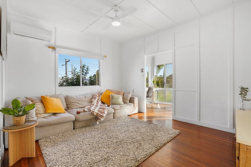Photo - 90 Oxley Avenue, Woody Point QLD 4019 - Image 6