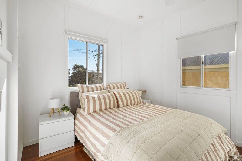 Photo - 90 Oxley Avenue, Woody Point QLD 4019 - Image 7