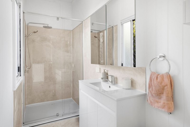 Photo - 90 Oxley Avenue, Woody Point QLD 4019 - Image 8