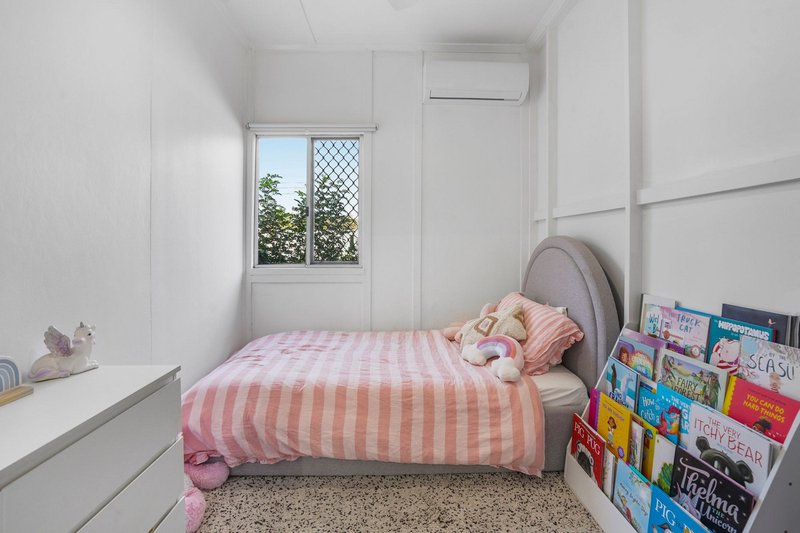 Photo - 90 Oxley Avenue, Woody Point QLD 4019 - Image 9